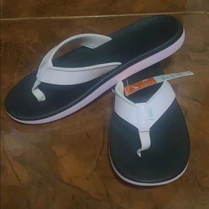 ✨NWT Nike Women’s Bella Kai Thong